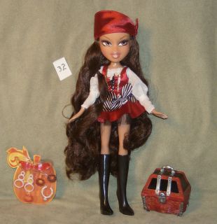 BRATZ COSTUME PARTY PIRATE YASMIN DOLL 32 NEW REMOVED from BOX