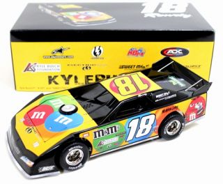 2011 Kyle Busch #18 M&Ms 1:24 Scale Prelude Late Model Dirt Diecast 