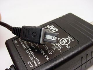 JVC Camcorder AC Power Adapter Battery Charger AP V18U