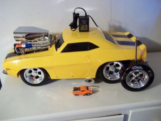 MUSCLE MACHINES CAMARO RC CAR THIS A VERY NICE ITEM YELLOW WITH 