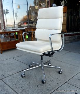 Knoll Charles Ray Eames White Leather Soft Pad Executive Chair 2007 
