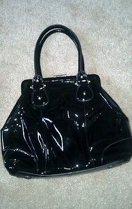 Black patent leather Liz Claiborne kiss lock closure handbag