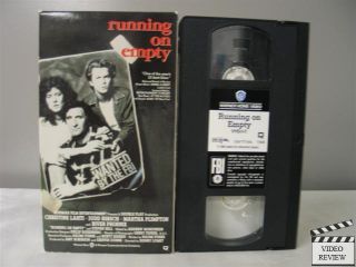 Running on Empty VHS Christine Lahti Judd Hirsch River Pheonix Sidney 