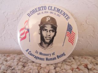  Vintage Baseball "Roberto Clemente" Memorial Button