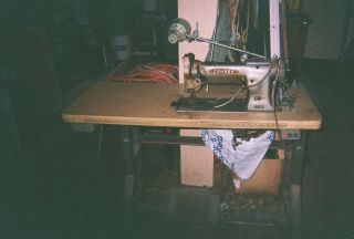 Industrial sewing Machine Consew Model 225 with table thread tree and