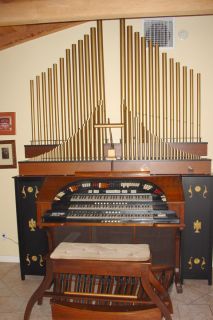 Conn Model 652 Organ Console and Organ Pipe Speakers