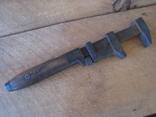 18 ANTIQUE VTG OLD L. COES WOOD HANDLE PLUMBING HAND TOOL PIPE MONKEY
