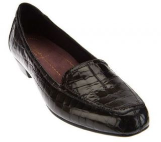 Clarks Everyday Timeless Patent Leather Slip on Shoes   A232315