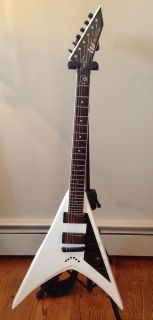 Dave Mustaine Signature Guitar ESP DV8 R White