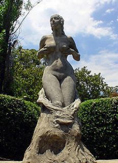 naked lady statue in the norman lindsay gardens