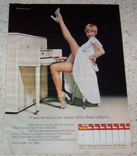 1976 Hanes Alive Pantyhose Sandy Duncan Piano Print Ad