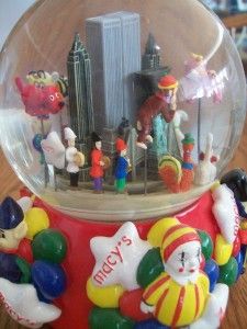 New in Box  Thanksgiving Day Parade 2001 75th Anniversary Globe