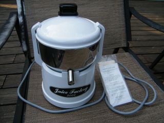Juice Factory 2000 Electric Fruit Vegetable Juicer with Paper Filters