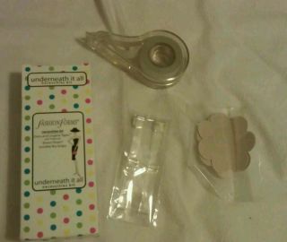 Fashion forms necesaities kit. Breast petals, invisible bra straps and