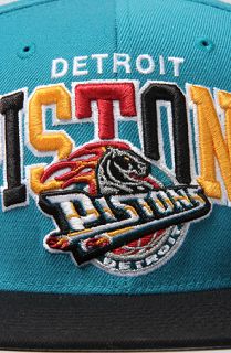 Mitchell & Ness The Detroit Pistons Arch 2T Snapback Cap in Teal Red