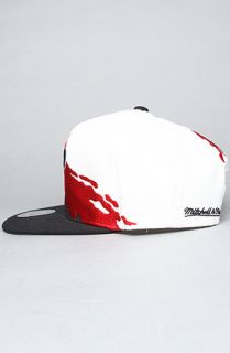 Mitchell & Ness The Miami Heat Paintbrush Snapback Hat in Black Red