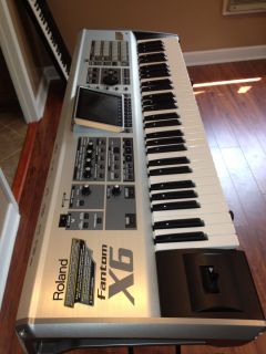  Roland Fantom x6 Synthesizer