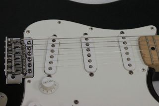 2005 Fender MIM Stratocaster Guitar w Gator HSC Tremolo 3 Single Coils