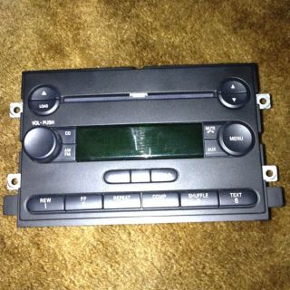 04 05 06 Ford F150 Pickup Truck Radio 6 Disc CD Player Changer