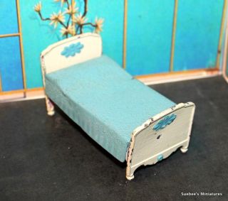  Vintage METAL Dollhouse Furniture 1930 TWIN BED w/RARE BEDSPREAD 1/2
