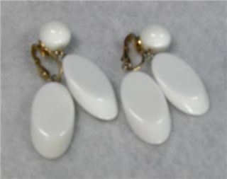 VINTAGE ACRYLIC DANGLE EARRINGS FROM THE MARY TYLER MOORE SHOW