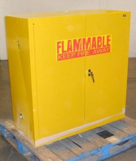 Global Industrial 30 Gallon One Shelf Flammable Liquid Safety Cabinet