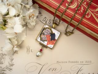 Old Glory American Flag USA Art Glass Pendant Necklace Vintage Charm