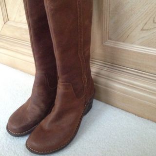 New UGG Hartley Leather Shearling Boots Chestnut 11 $275 Heel Wedge
