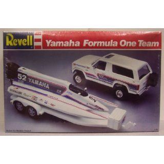 Revell #7241   Yamaha Formula One Team   Ford Bronco