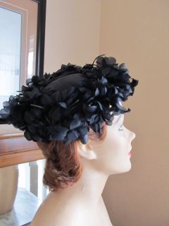 Vintage 1940s 1950s high end I MAGNIN black hat w silk flowers berries