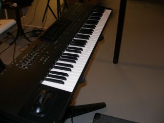 Korg I2 Keyboard