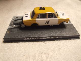 UH James Bond Collection 1 43 Lada 1500 Police Car Diorama The Living