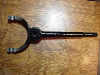 1931 1932 1933 Chevrolet Chevy Clutch Fork and Ball Bowtie