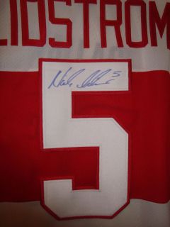 NICKLAS LIDSTROM SIGNED DETROIT RED WINGS 2009 WINTER CLASSIC JERSEY