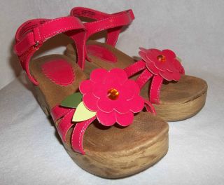 EUC Gymboree PRETTY POSIES Coral Patent 3 D Flower Sandals Shoes Girls