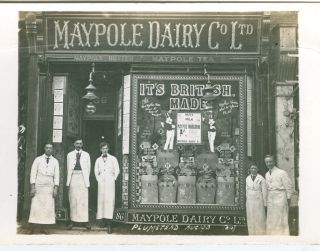 MAYPOLE DAIRY PLUMSTEAD SE18 1913 SHOP FRONT DISPLAY staff posing