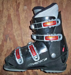 Nordica Junior Ski Boots *This listing is for mondo 20.5 25.5 half