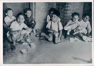 PAKISTAN Belgium mission Lahore children eating RPPC