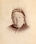 CABINET PHOTO ELDERLY VICTORIAN WOMAN IN MOURNING HEAD PIECE AND