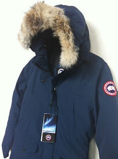 canada goose jacket in Womens Clothing