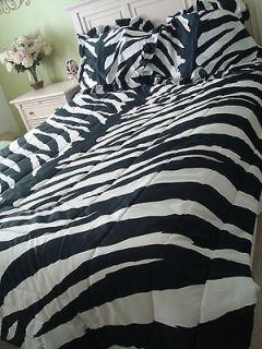 Zebra print comforter,2 matching pillow shams,satin ish.NEW.Excellent