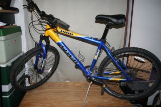 Mountain Bike Nice Blue Yellow 18 Frame 26wheels 3900 MTB Suspension