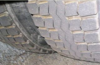 22 5 Truck Tires on 10 Bolt Hole Steel Rims New Bandag Caps