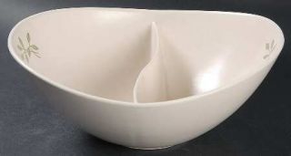 Metlox   Poppytrail   Vernon Rose A Day 9 Oval Divided Vegetable Bowl, Fine Chi
